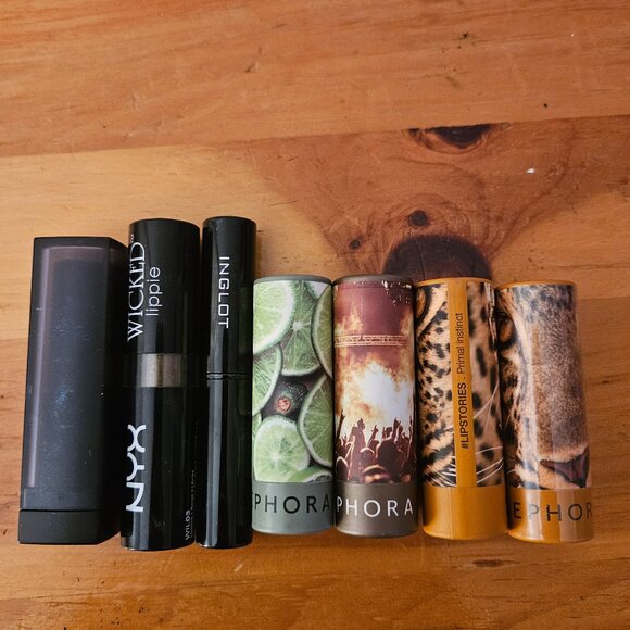 Unique Lipstick Shade Bundle - Picture 1 of 3